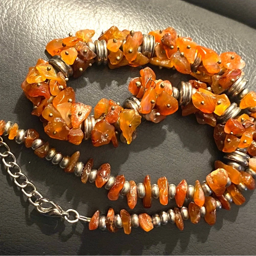 Elegant Carnelian Chip Beaded Chocker Style Necklace Silver Tone Spacer Beads